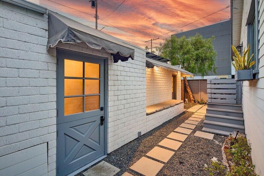 More Photos Of 2329 Ocean Ave, Venice Multifamily For Sale