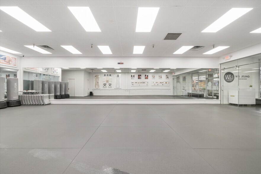 More Photos Of 1853-1877 Commerce St, Yorktown Heights Storefront For Lease