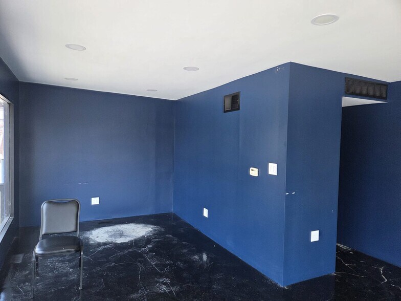 More Photos Of 2901 N Cicero Ave, Chicago General Retail For Lease