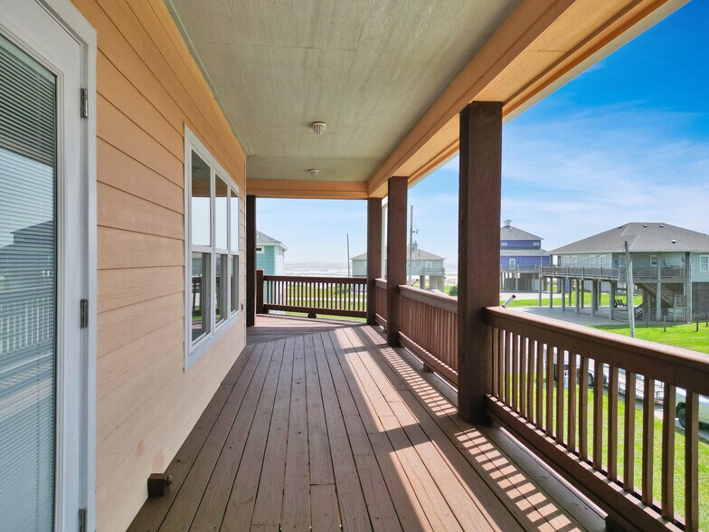 More Photos Of 944 Raymond, Crystal Beach Specialty For Sale
