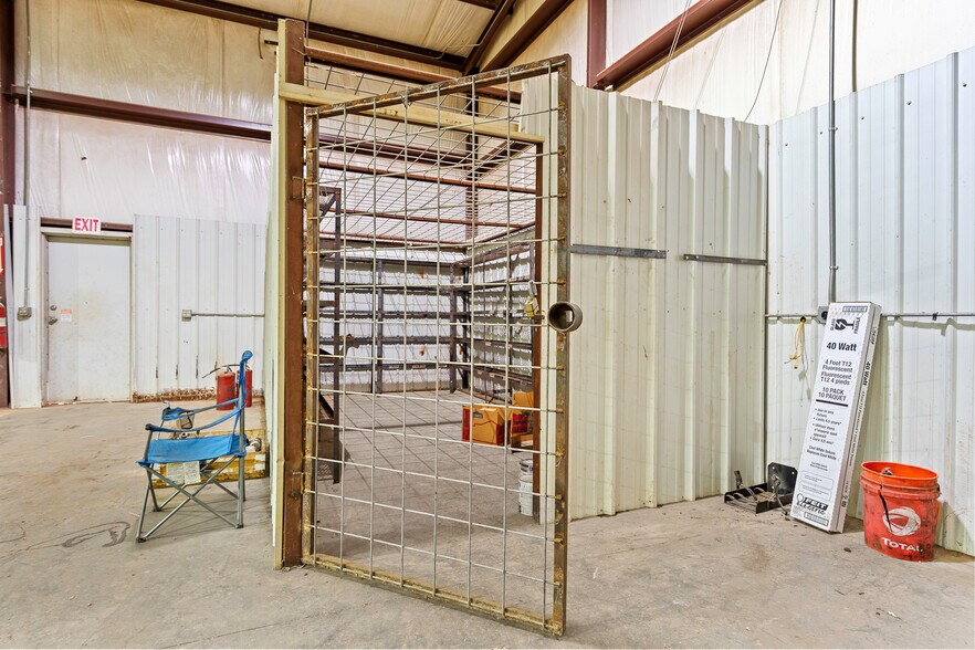 More Photos Of 10910 N County Road 3010, Lindsay Warehouse For Sale