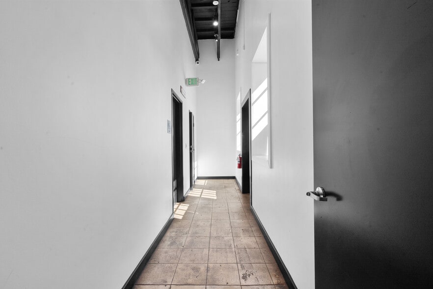 More Photos Of 2144-2146 Colorado Blvd, Los Angeles Restaurant For Sale