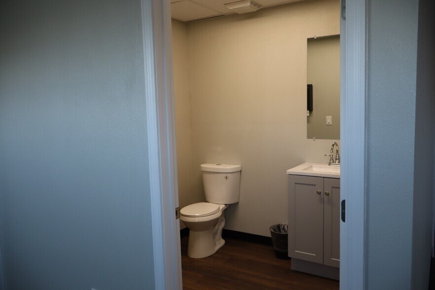 More Photos Of 6911 Doniphan Dr, Canutillo Office For Lease