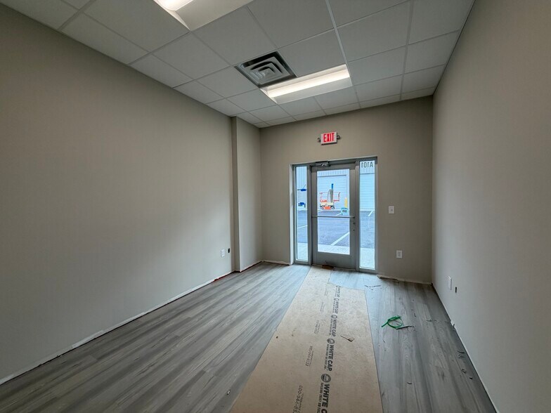 More Photos Of 8476 Dorchester Rd, North Charleston Flex For Lease