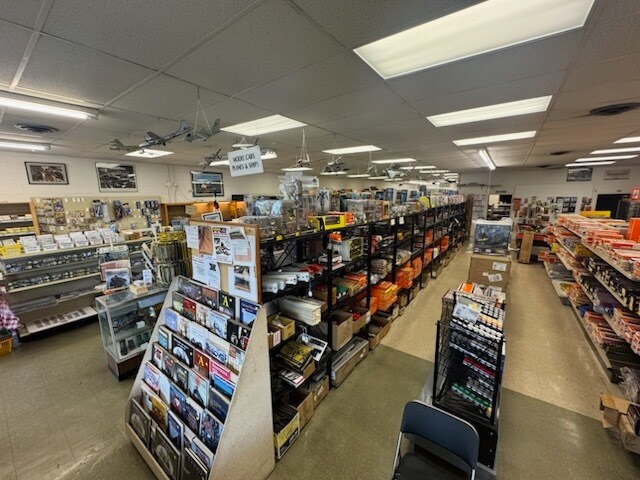 More Photos Of 7547 Williamson Rd, Hollins Storefront For Lease