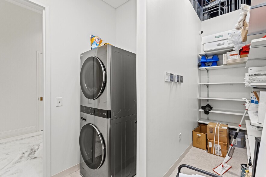 More Photos Of 250 Pharr Rd NE, Atlanta Apartments For Lease