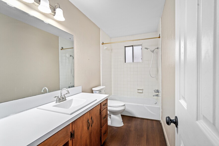 More Photos Of 401 E Main St, Brenham Apartments For Sale