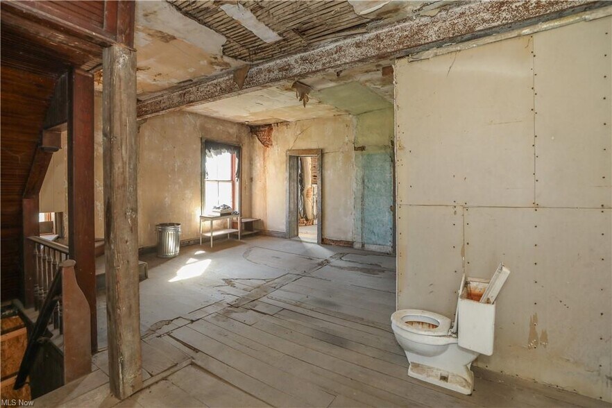 More Photos Of 9401 Tallmadge Rd, Diamond Hotel For Sale