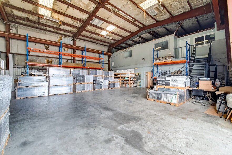 More Photos Of 1320 Almeda Genoa Rd, Houston Manufacturing For Lease