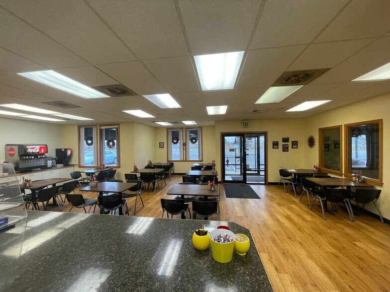 More Photos Of 101 NW Front St, Boardman Restaurant For Sale