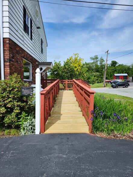 More Photos Of 16 Rae Palmer Rd, Moodus Medical For Sale