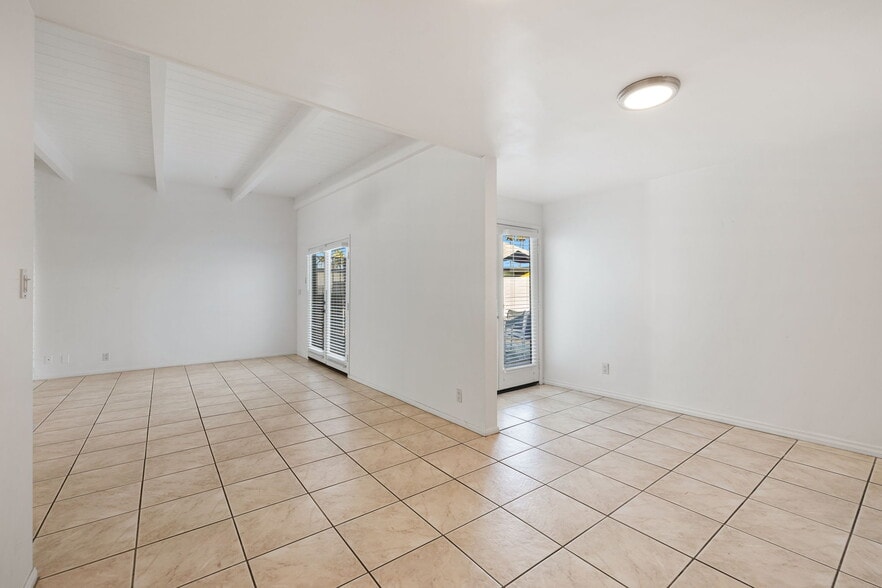 More Photos Of 2080 S Camino Real, Palm Springs Apartments For Sale