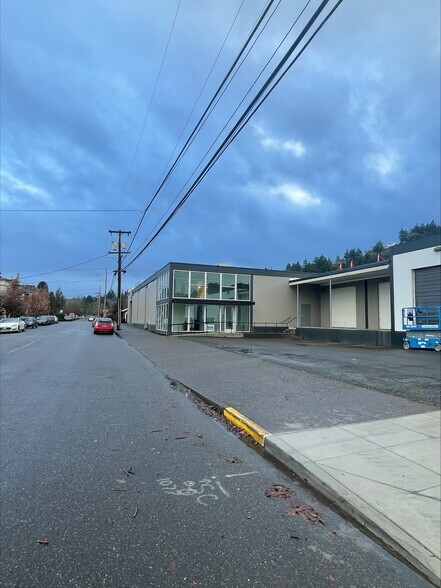More Photos Of 5805 SW Hood Ave, Portland Warehouse For Lease