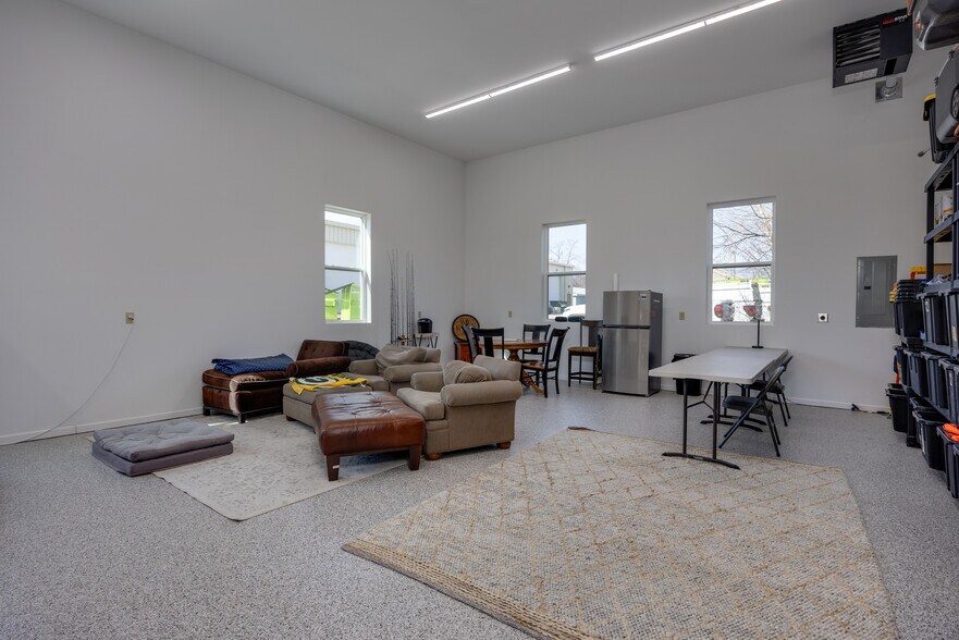 More Photos Of 6580 Lake Rd, Windsor Warehouse For Sale