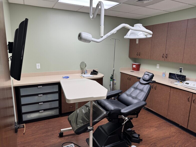 More Photos Of 10965 Winds Crossing Dr, Charlotte Medical For Sale