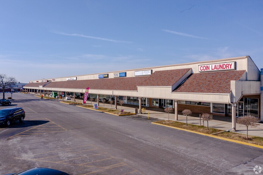 More Photos Of 150 S Kennedy Dr, Carpentersville Unknown For Lease