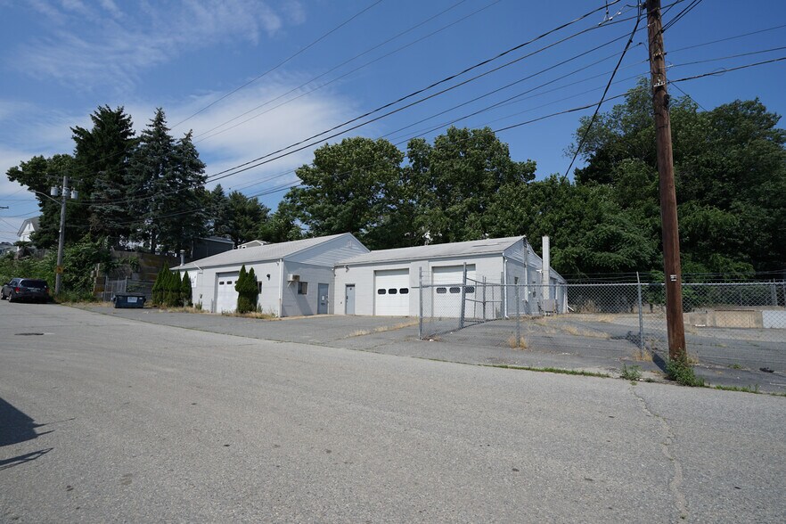 More Photos Of 81 Macondray St, Cumberland Warehouse For Sale