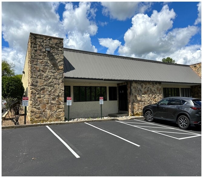 More Photos Of 37 Industrial Blvd, Paoli Light Manufacturing For Sale