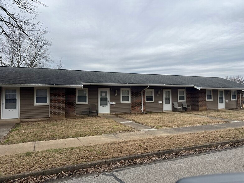 More Photos Of 1450 Luther Sq, Evansville Apartments For Sale