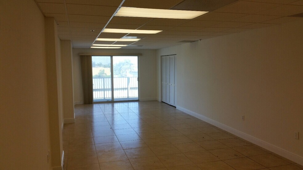 More Photos Of 12484 NW South River Dr, Medley Hotel For Lease