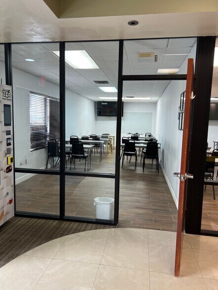 More Photos Of 7200-7216 NW 72nd Ave, Miami Light Distribution For Lease