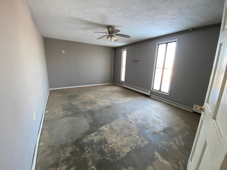 More Photos Of 13101 Michigan Rd, Plymouth Freestanding For Sale