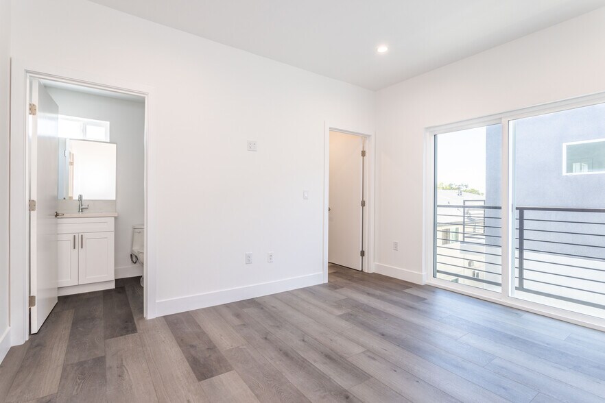 More Photos Of 1032-1038 N Oxford Ave, Los Angeles Apartments For Sale