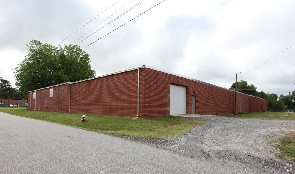 More Photos Of 1410-1414 Trinity Ave, High Point Warehouse For Lease