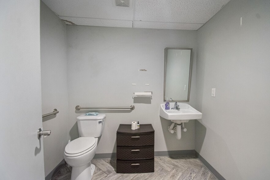 More Photos Of 315 11th Ave N, Jacksonville Beach Medical For Lease