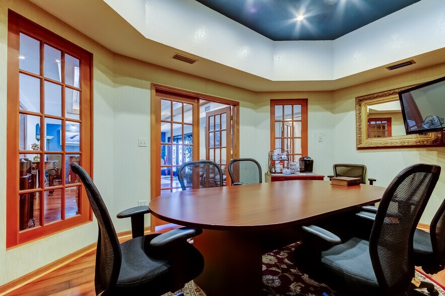 More Photos Of 6500-6514 Central Ave, Saint Petersburg Office For Sale