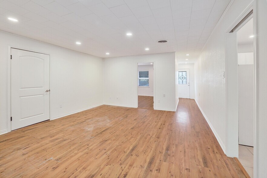 More Photos Of 508 Fm-1460, Georgetown Office For Sale
