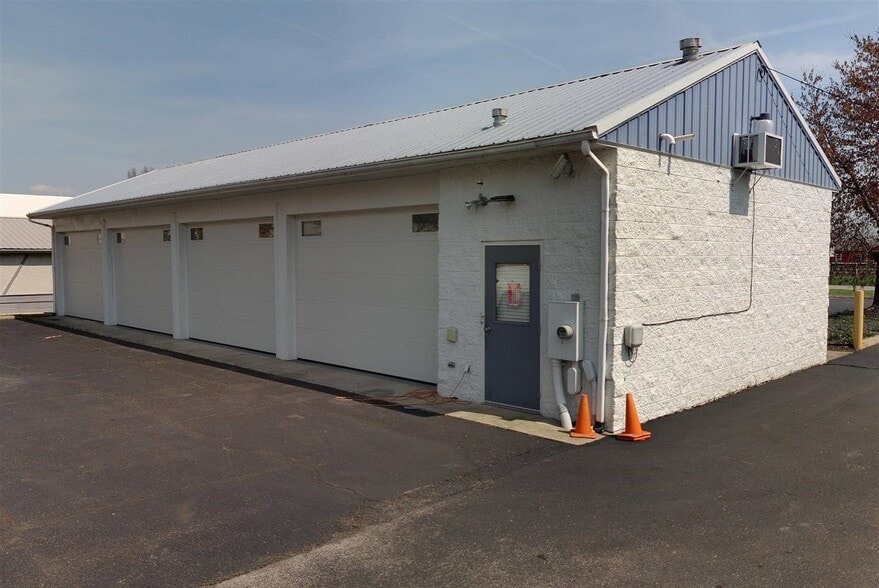 Primary Photo Of 304 Bowen Rd, Canal Winchester Carwash For Lease