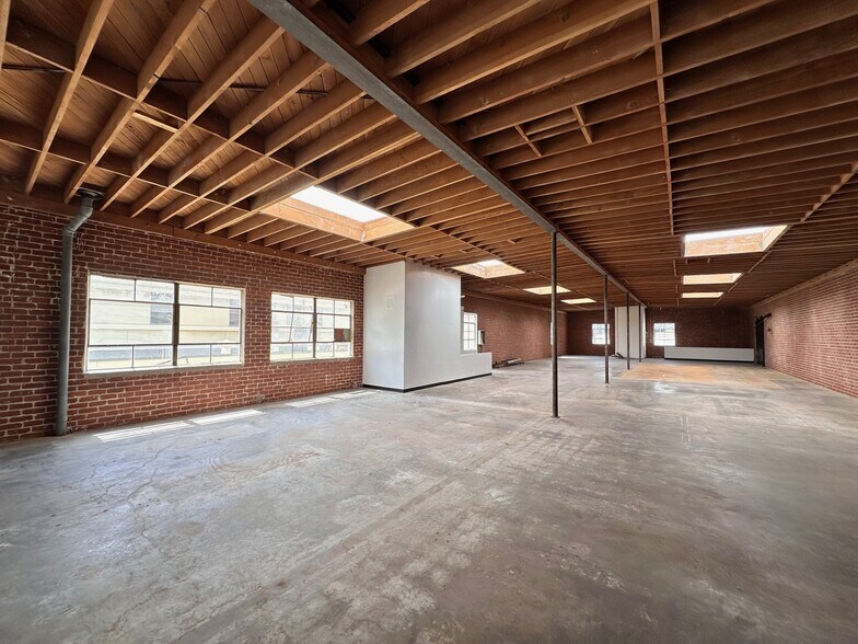 More Photos Of 1327 S Olive St, Los Angeles Specialty For Lease