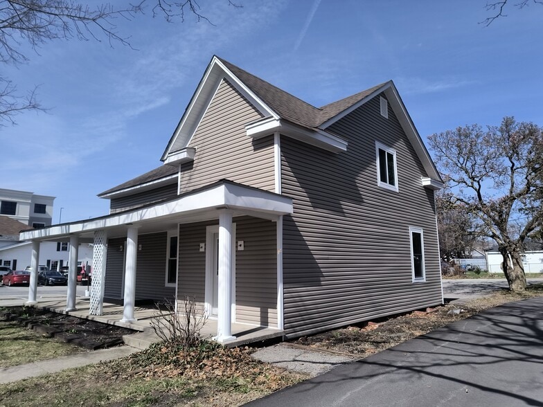 More Photos Of 130 E Main St, Carmel Storefront Retail Office For Lease