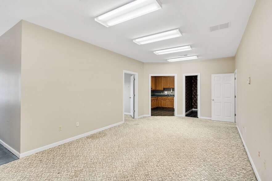 More Photos Of 6920 Oak Forest Dr, Olive Branch Loft Creative Space For Sale