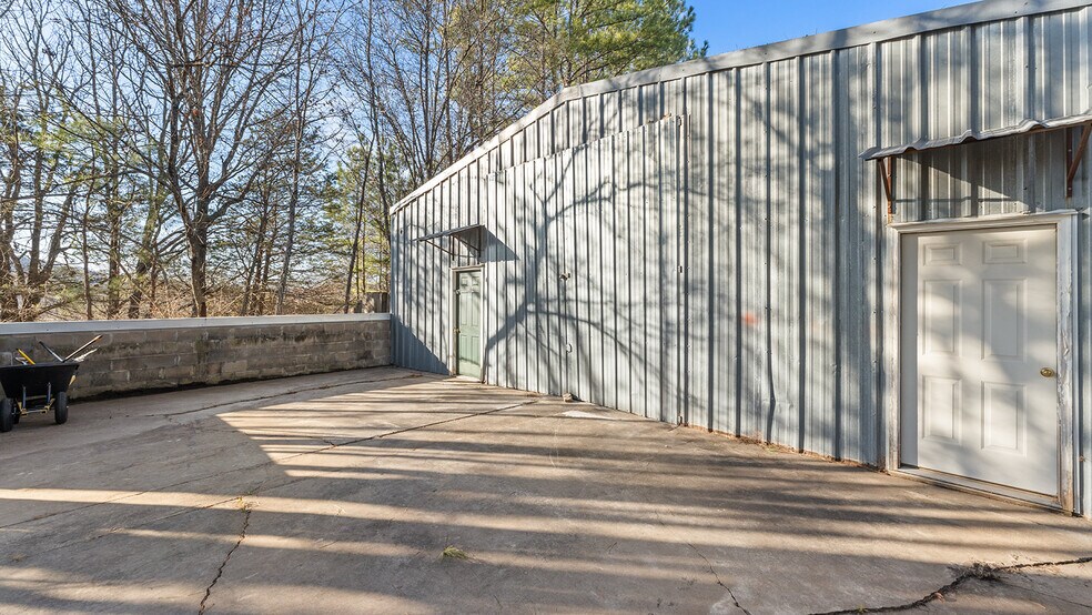 More Photos Of 1320 E Pump Station Rd, Fayetteville Light Manufacturing For Sale