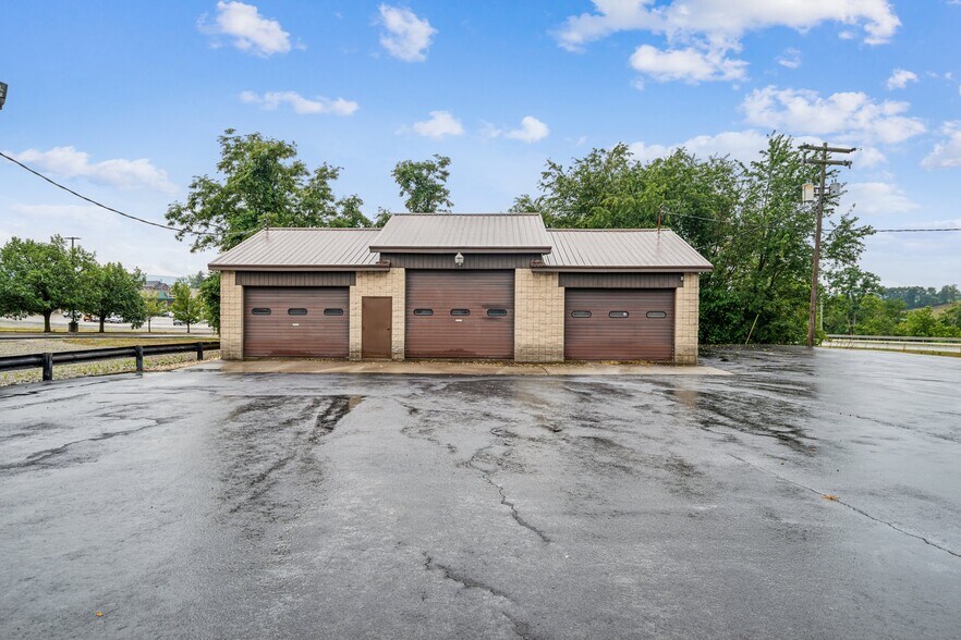More Photos Of 123 Crossroads Rd, Scottdale Light Distribution For Sale