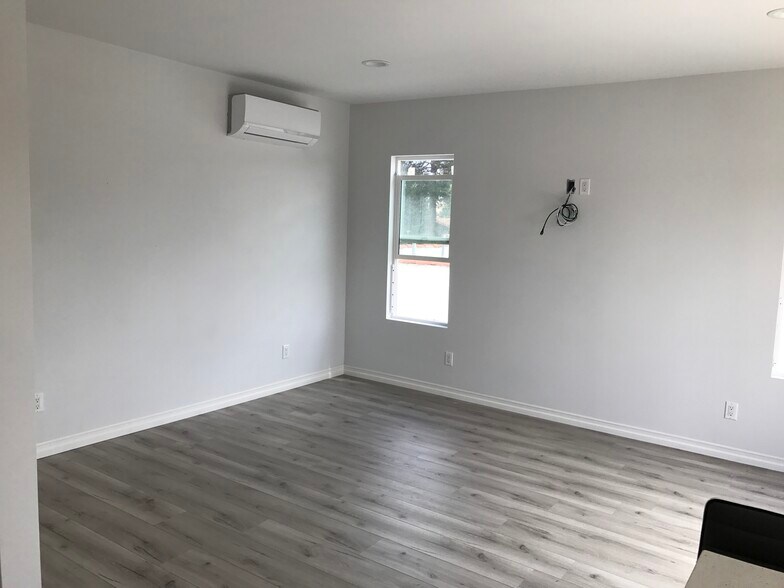 More Photos Of 3121 Silver Lake Blvd, Los Angeles Apartments For Sale