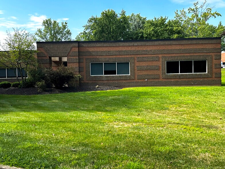 More Photos Of 1540 Corporate Woods Pky, Uniontown Office For Sale
