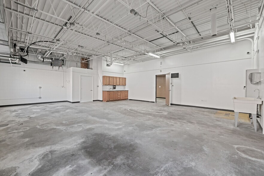 More Photos Of 4905 E 41st Ave, Denver Warehouse For Sale
