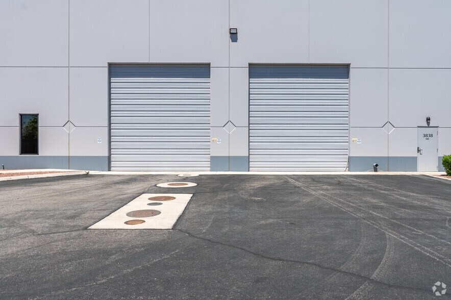 More Photos Of 3838 Civic Center Dr, North Las Vegas Warehouse For Lease