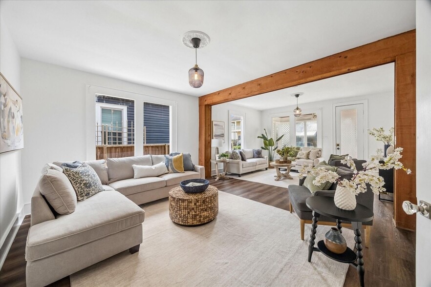 More Photos Of 1812 Kane St, Houston Office Residential For Sale