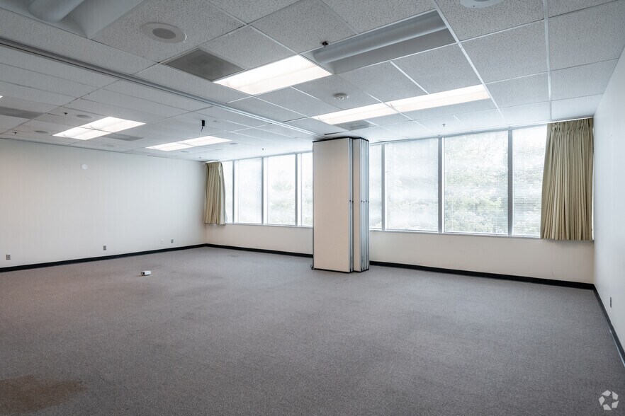 More Photos Of 1601 Lind Ave SW, Renton Office For Sale