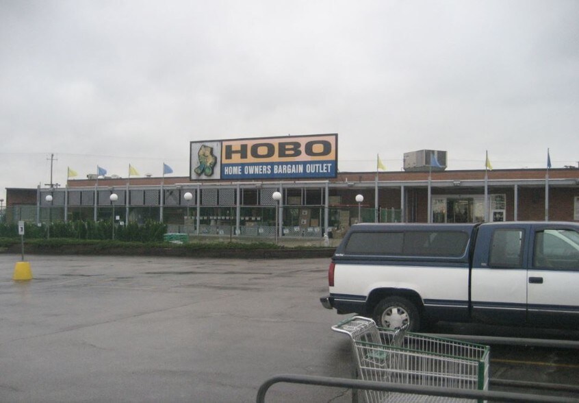 More Photos Of 1693 Plainfield Rd, Crest Hill Department Store For Lease
