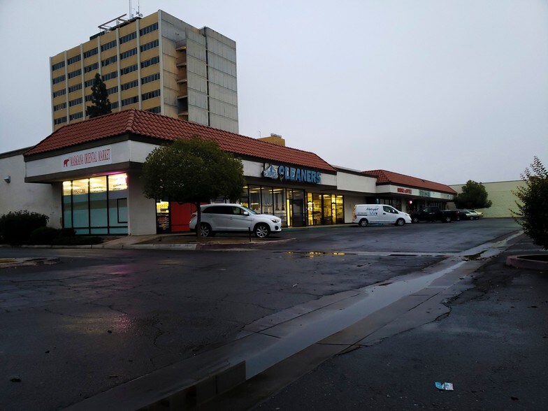 More Photos Of 3019-3045 Wilson Rd, Bakersfield Unknown For Lease