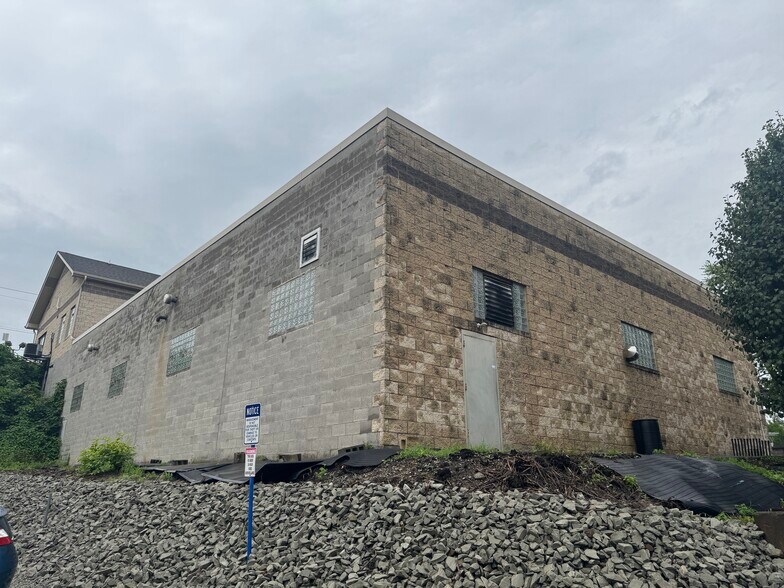 More Photos Of 1101 Lincoln Hwy, North Versailles Showroom For Lease