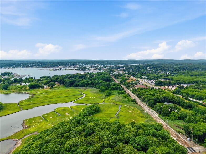 More Photos Of 16 Stonington Rd, Mystic Storefront For Sale