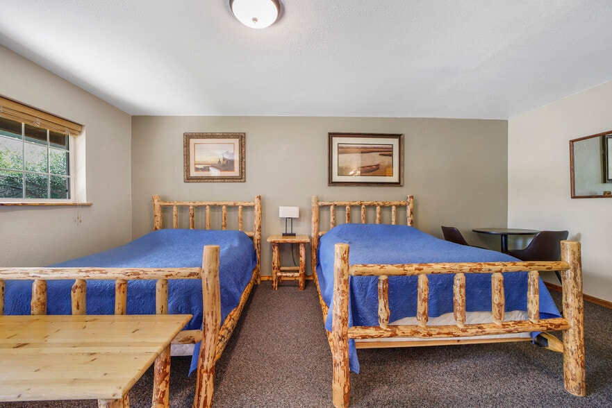 More Photos Of 418 W Spruce St, Mackay Hotel For Sale