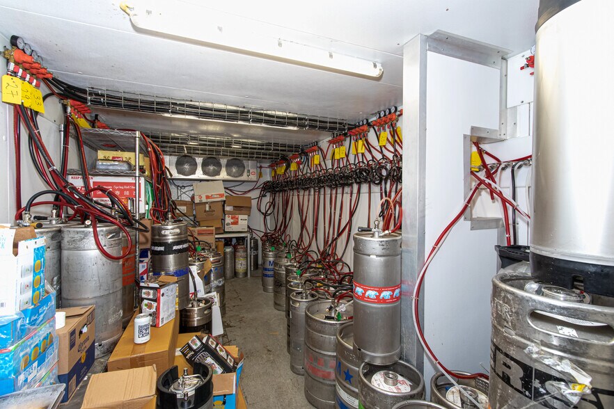More Photos Of 215 10th St, Augusta General Retail For Sale