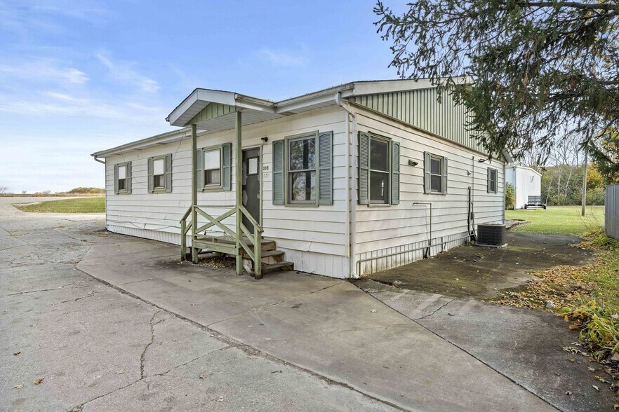 More Photos Of 311 E Corning Rd, Beecher Warehouse For Lease